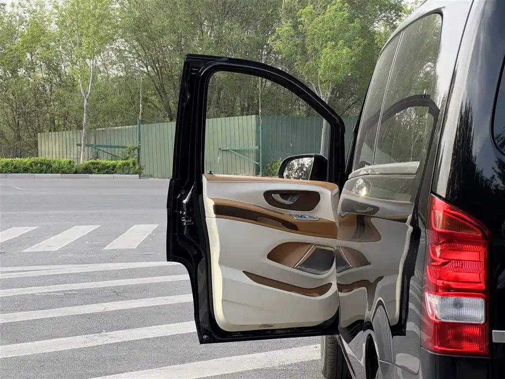 Mercedes-Benz Vito 2021 2.0T Elite 7-Seater фото 5