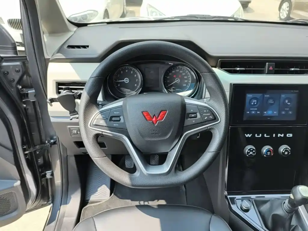 Wuling Motors Wuling Journey 2022 2021 1.5T Manual Luxury Commercial Vehicle