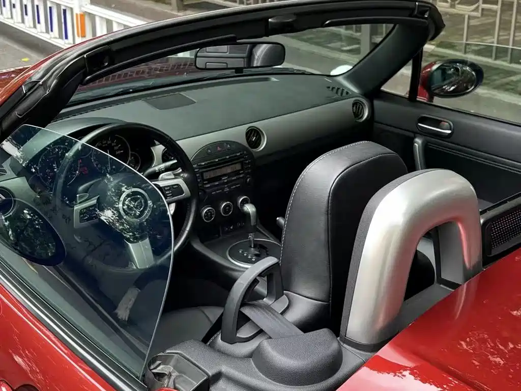 Фото 7 - Mazda MX-5