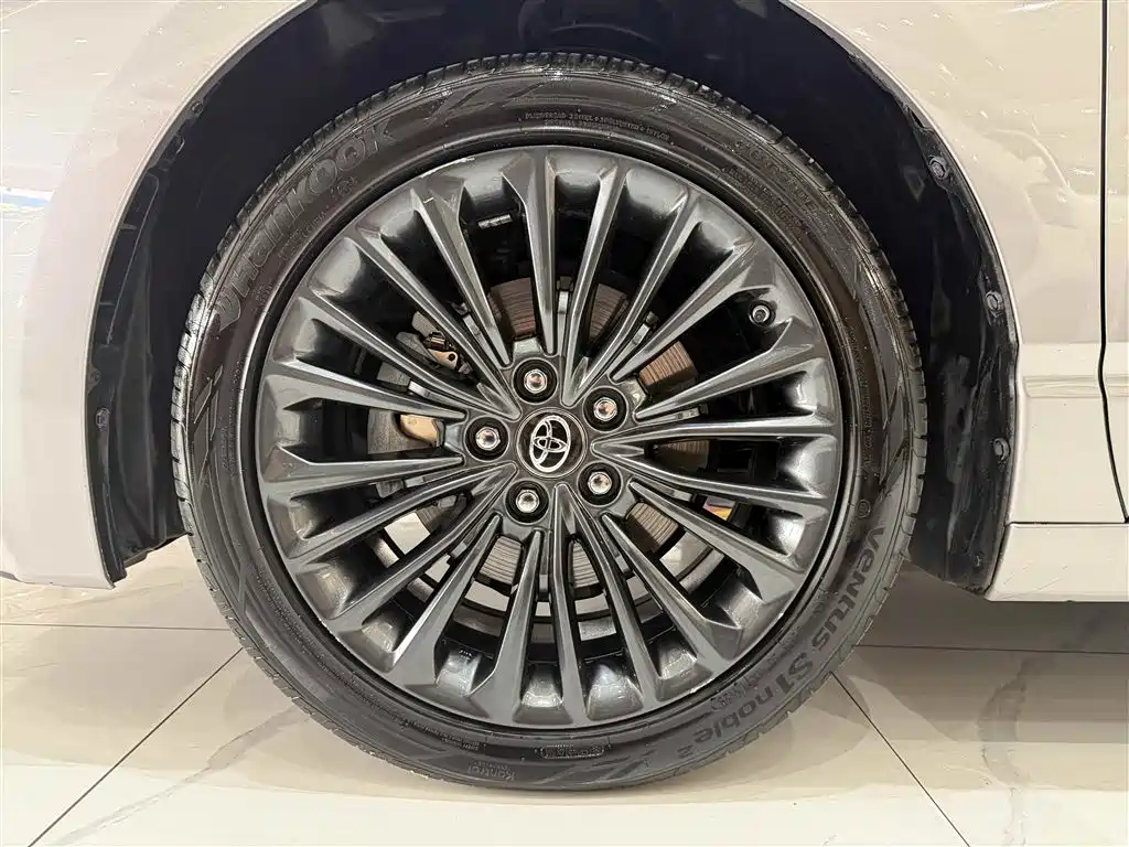 Toyota Avalon 2023 2.0L XLE Premium Edition фото 9