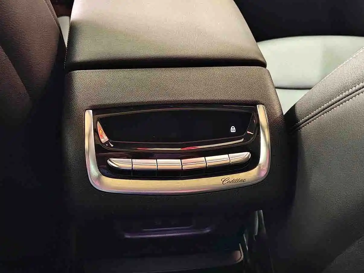 Фото 4 - Cadillac XT6