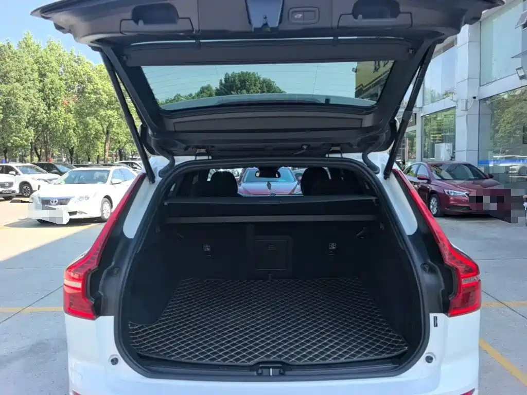 Volvo XC60 2025 2025 B5 AWD Smart Luxury Edition
