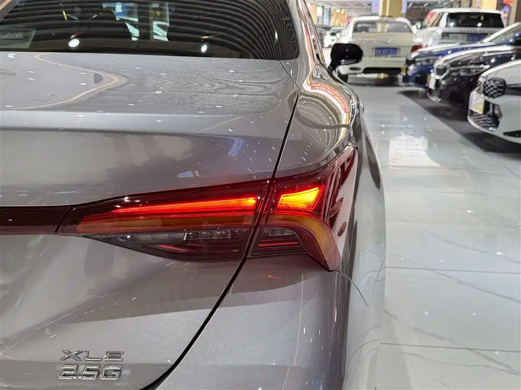 Toyota Avalon 2023 2.0L XLE Premium Edition фото 8