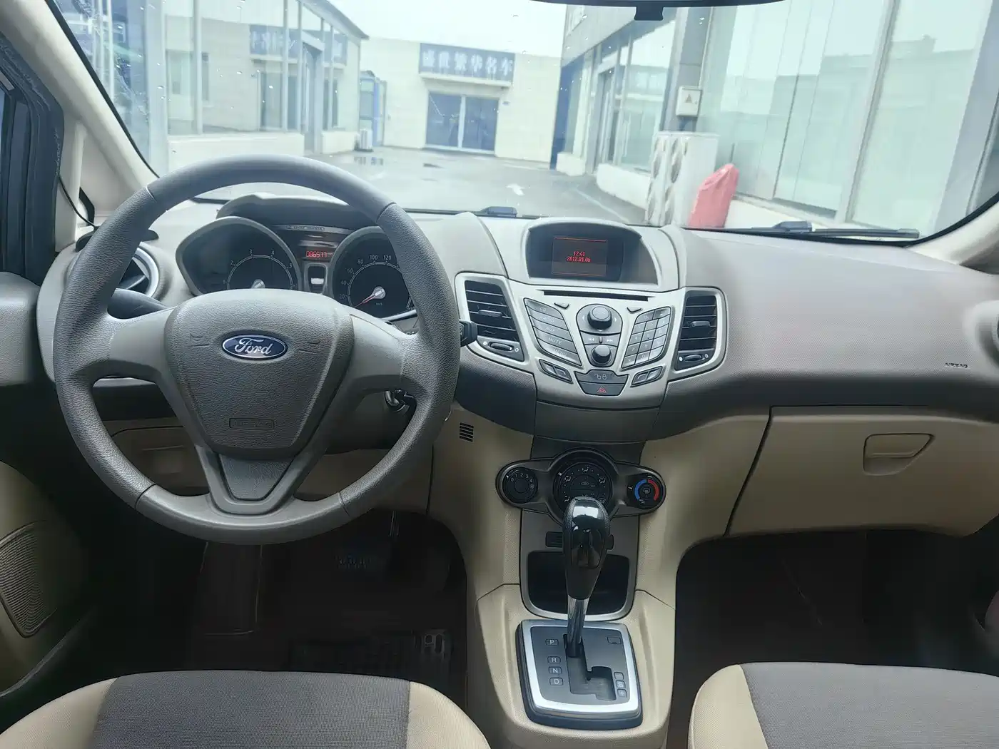 Photo 8 - Ford Fiesta