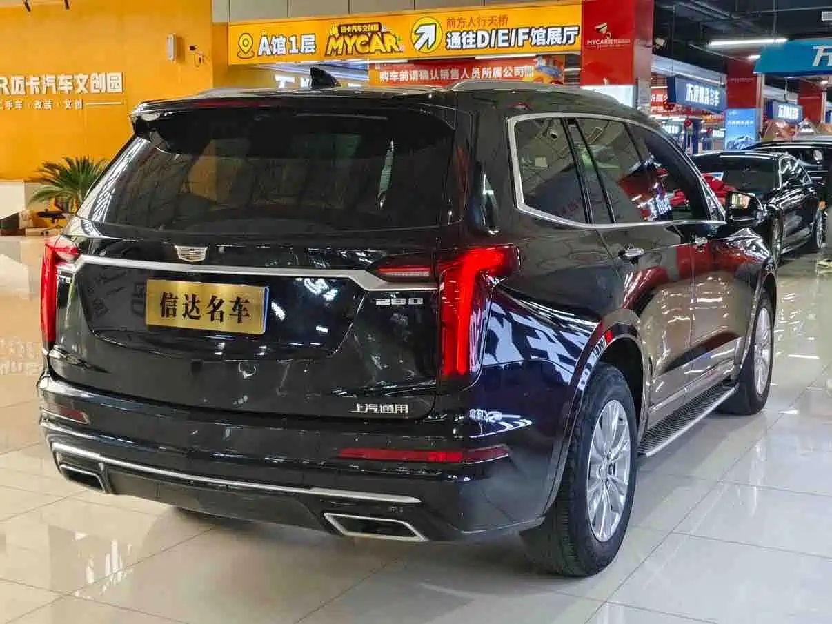 Фото 9 - Cadillac XT6