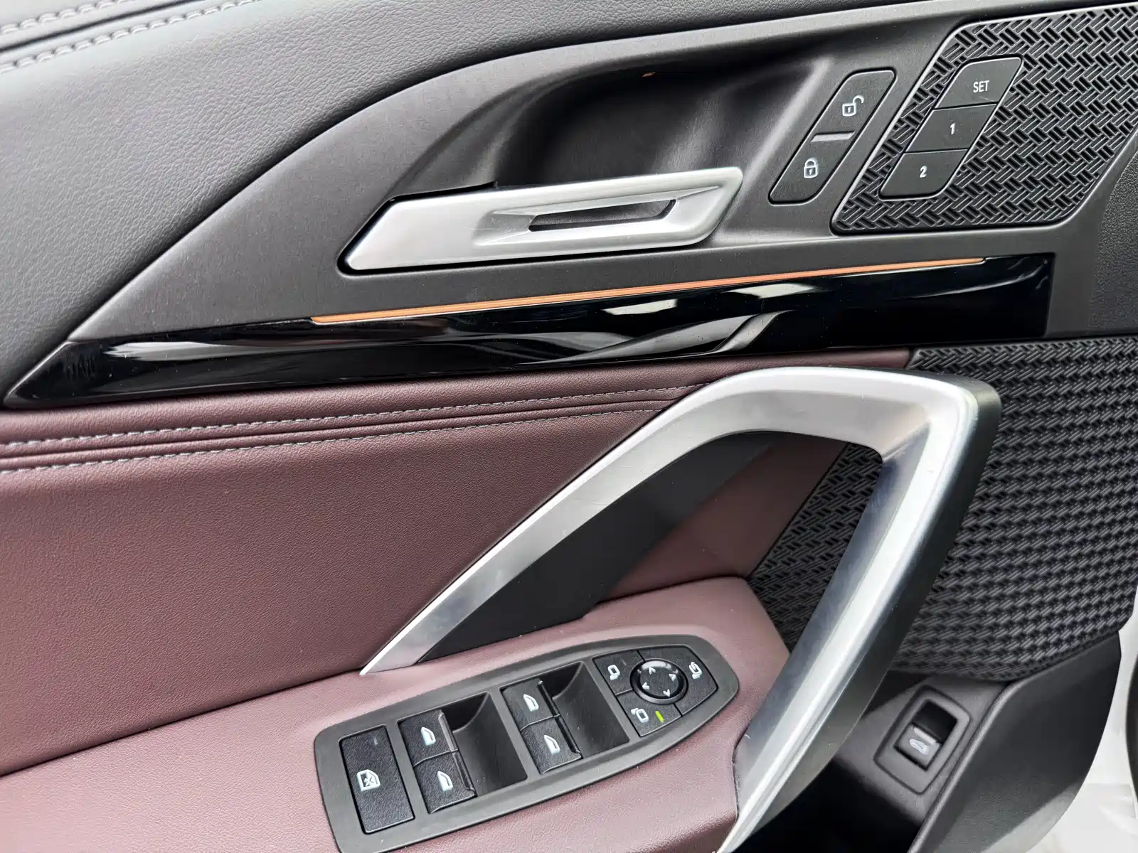 Фото 9 - BMW iX1