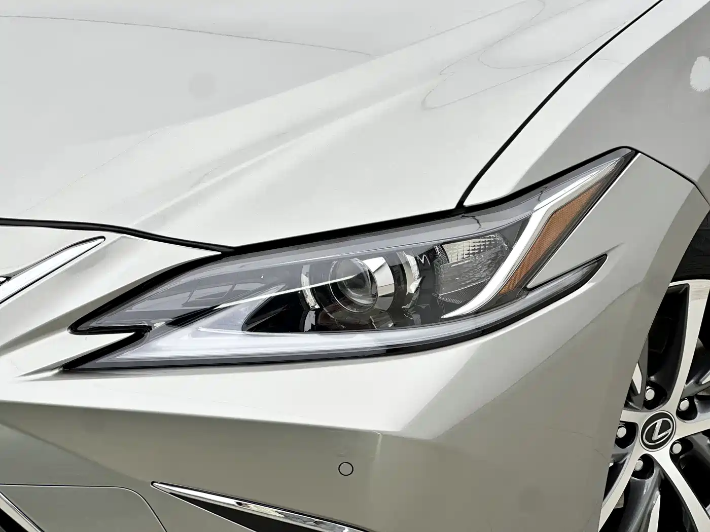 Lexus ES 2020 Model 300h Excellence Edition фото 16