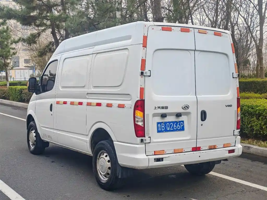 SAIC Maxus Xintu V80 2020 2.5T Manual Classic City Delivery King Short Wheelbase Medium Roof 2/3-seater фото 5