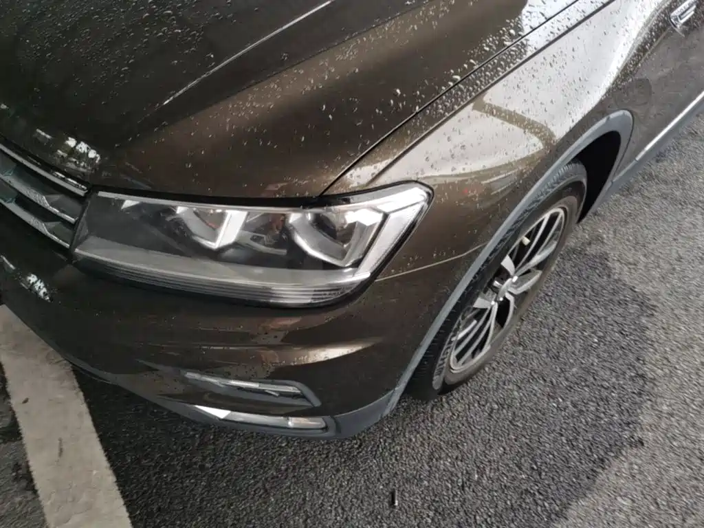Photo 24 - Volkswagen Tiguan L