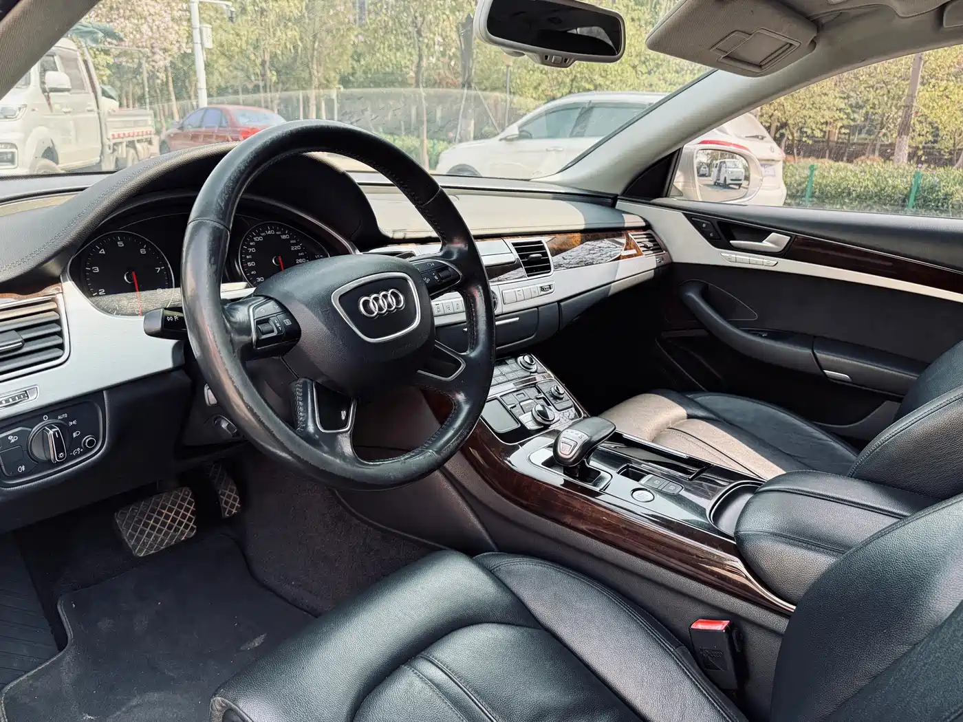 Audi A8 2014 A8L 45 TFSI quattro Comfort фото 16