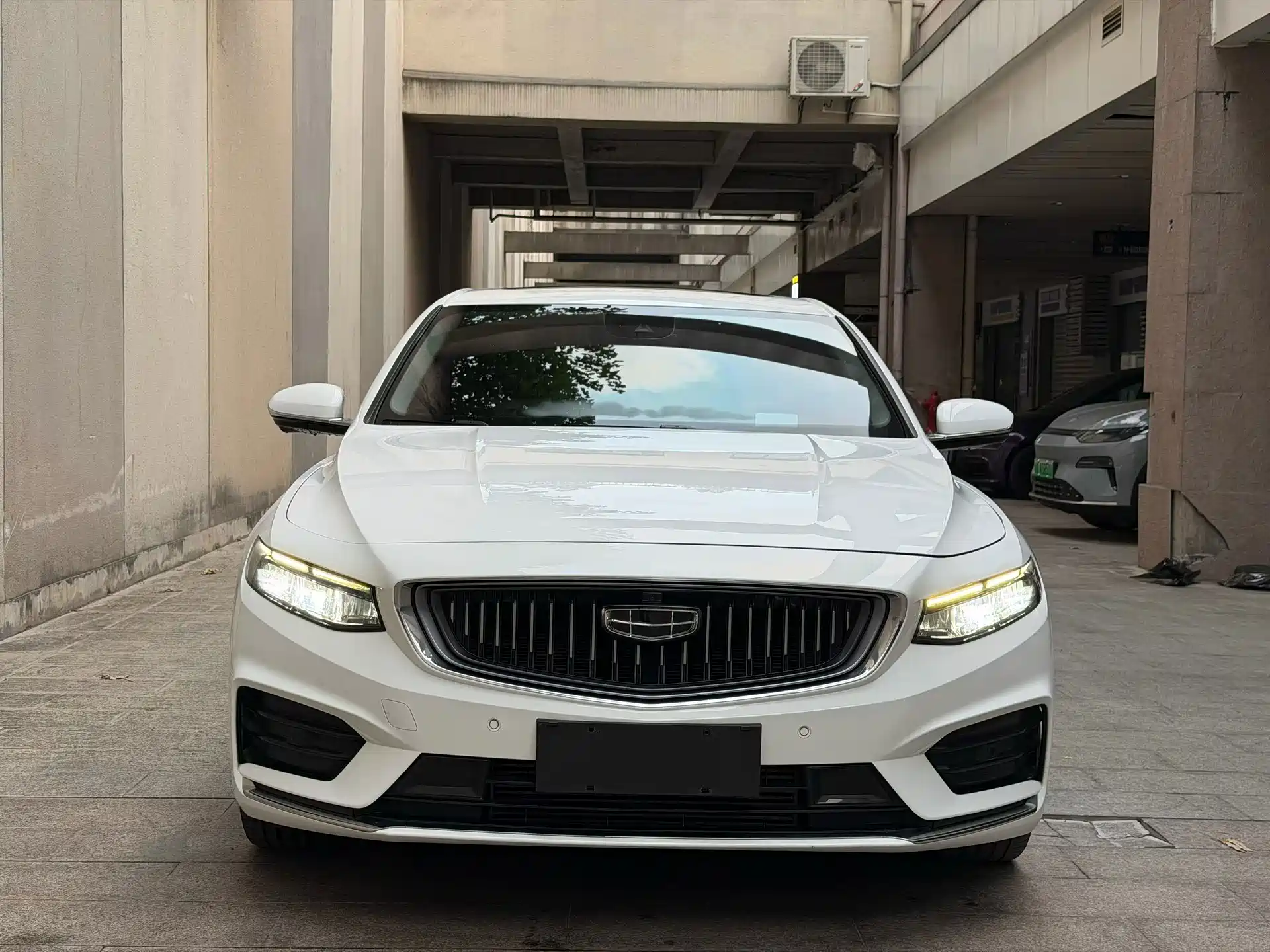 Фото 2 - Geely Preface