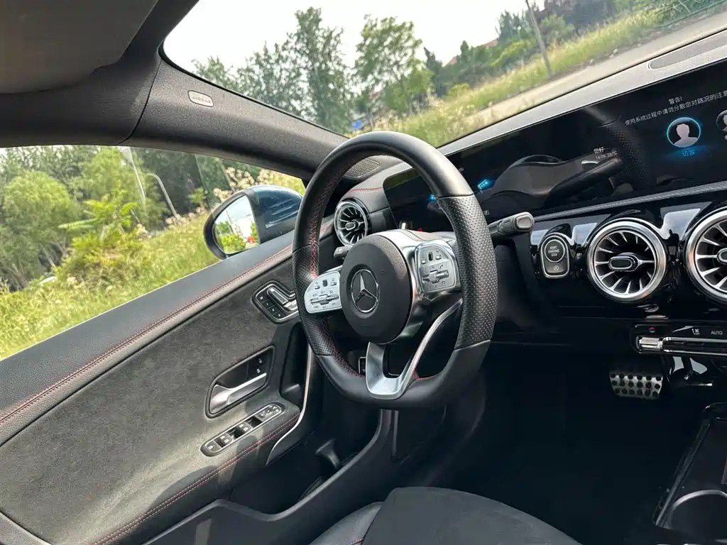 Mercedes-Benz CLA (Import) 2021 CLA 200 фото 17