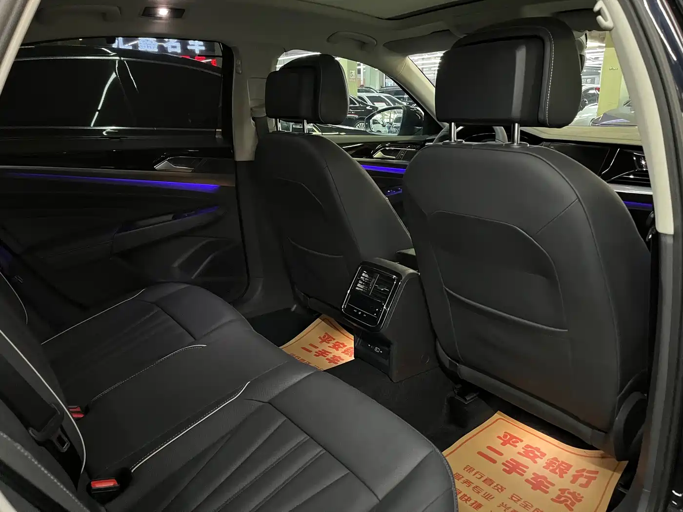 Volkswagen Passat 2023 380TSI Luxury Edition фото 5