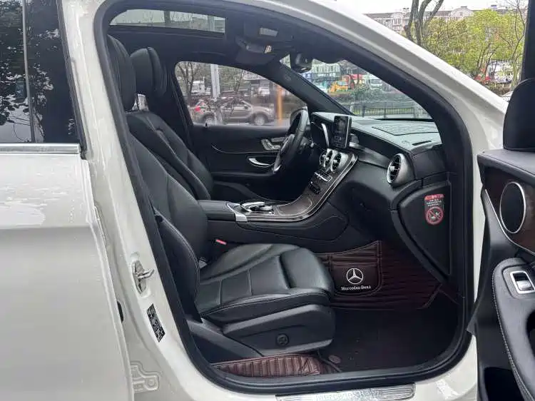 Mercedes-Benz GLC 2016 GLC 300 4MATIC Dynamic фото 11