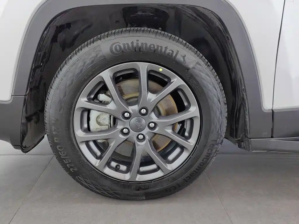 Jeep Cherokee 2021 2020 2.0L 2WD Classic Sport Edition