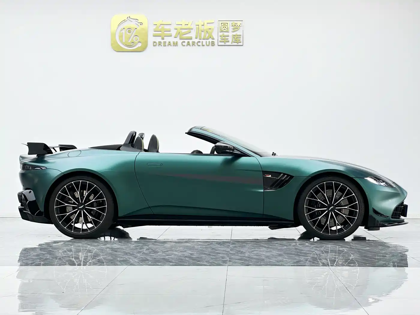 Aston Martin V8 Vantage 2022 4.0T V8 F1 Edition Roadster фото 8