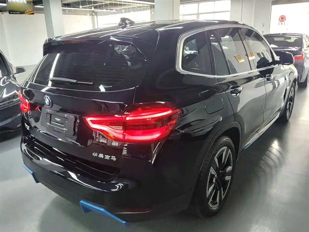 BMW iX3 2021 Leading фото 7