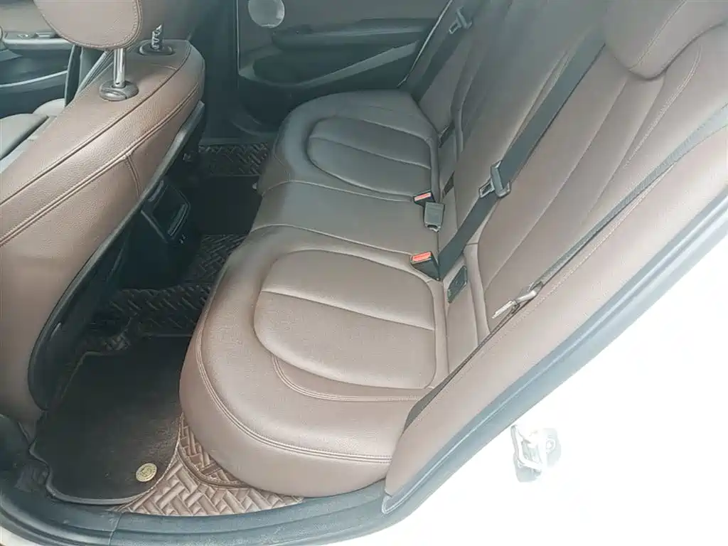 BMW 1 Series 2019 120i Leading M Sport Package фото 17