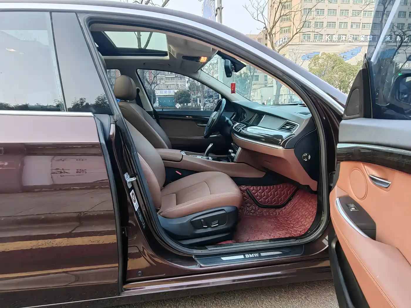 BMW 5 Series GT 2014 528i Leading фото 6