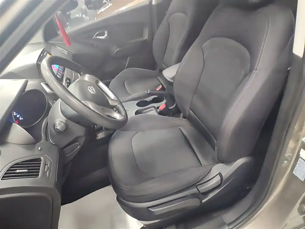 Hyundai Beijing Hyundai ix35 2013 2.0L Automatic 2WD Comfort GL China IV фото 15