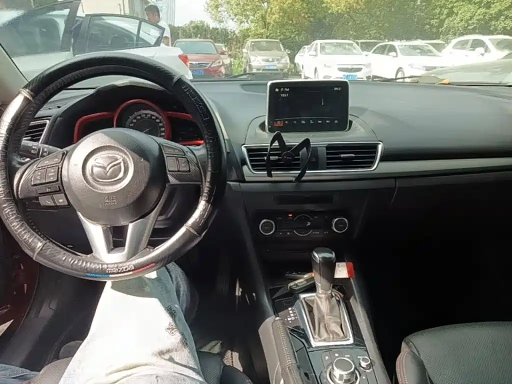 صورة 10 - Mazda Mazda 3