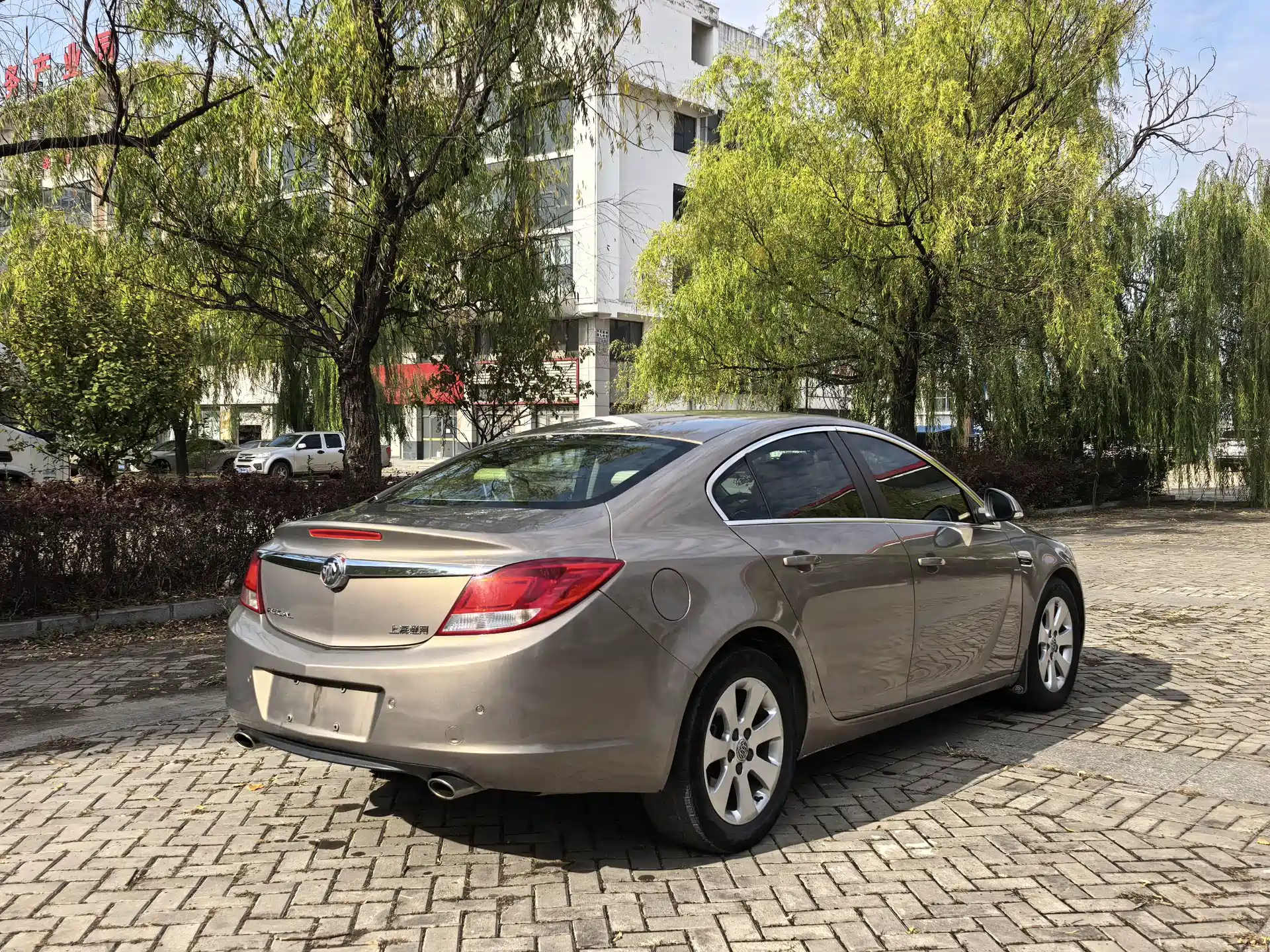 Photo 5 - Buick Regal