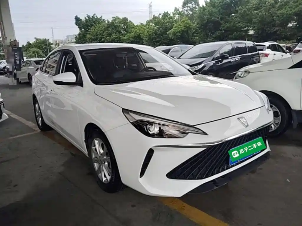 Фото 22 - Roewe i5