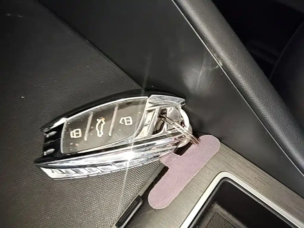 Фото 17 - Roewe i5