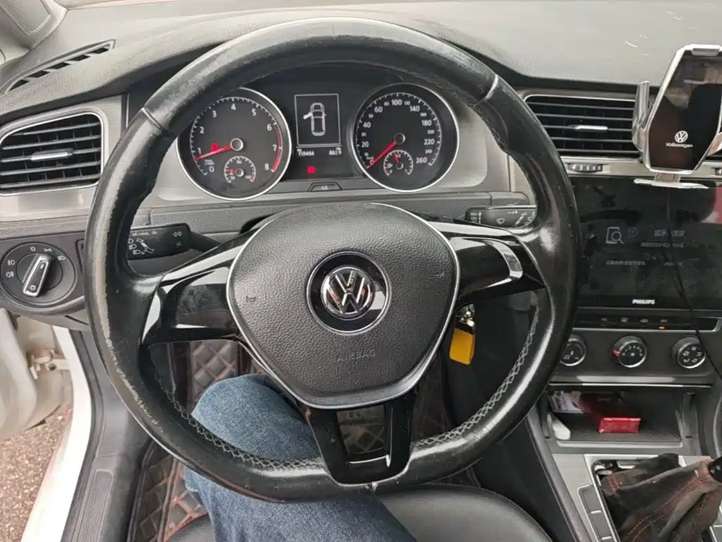 صورة 11 - Volkswagen Golf