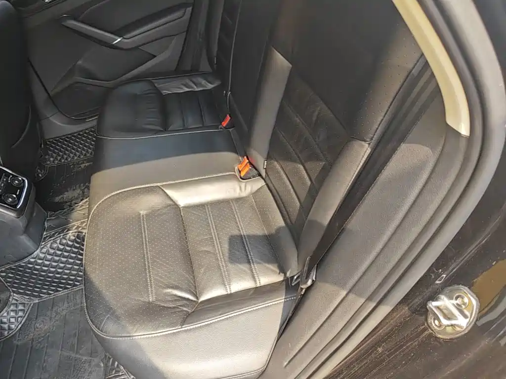 Photo 17 - Volkswagen Passat