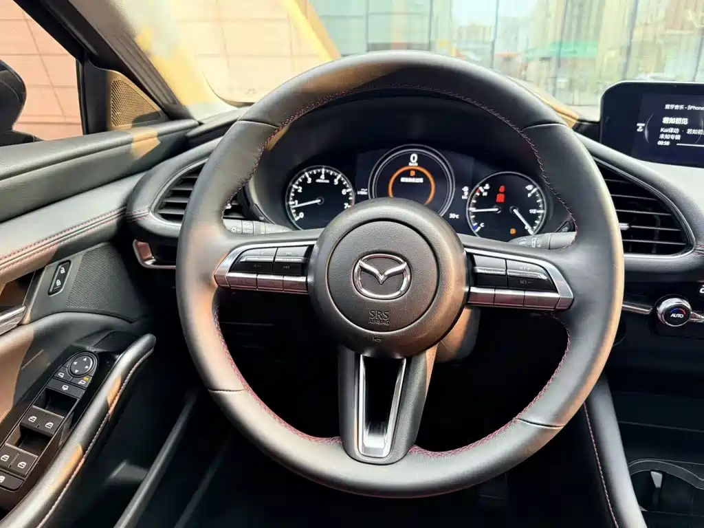 Photo 6 - Mazda Mazda 3