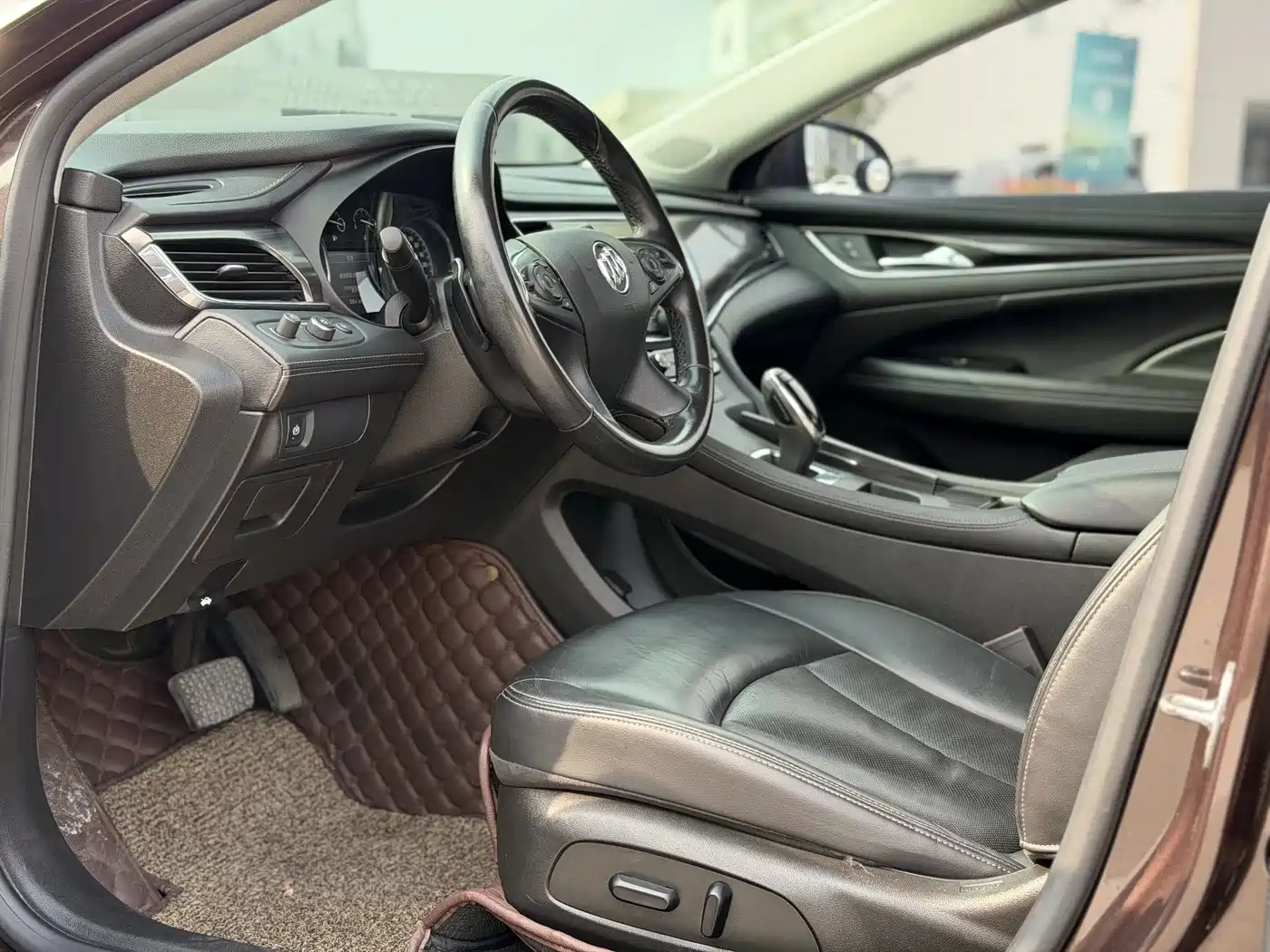 Buick LaCrosse 2018 Model 20T Elite Edition фото 4