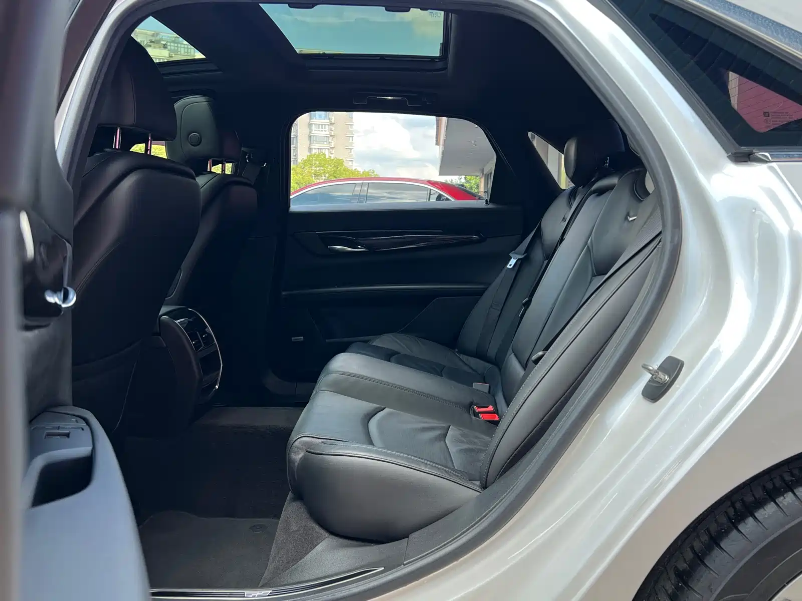 Фото 33 - Cadillac CT6