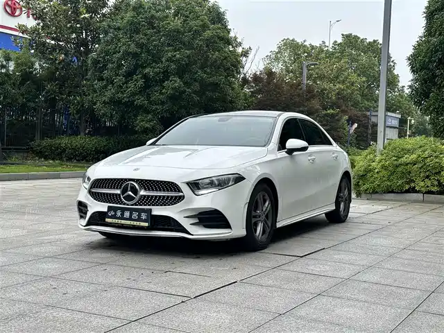 Mercedes-Benz A A 180 L, спортивный седан