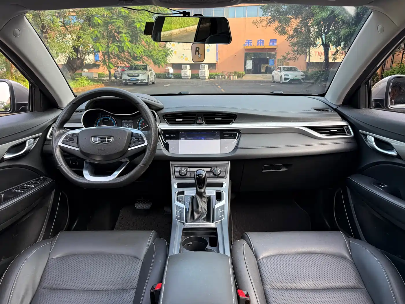 Фото 12 - Geely Emgrand