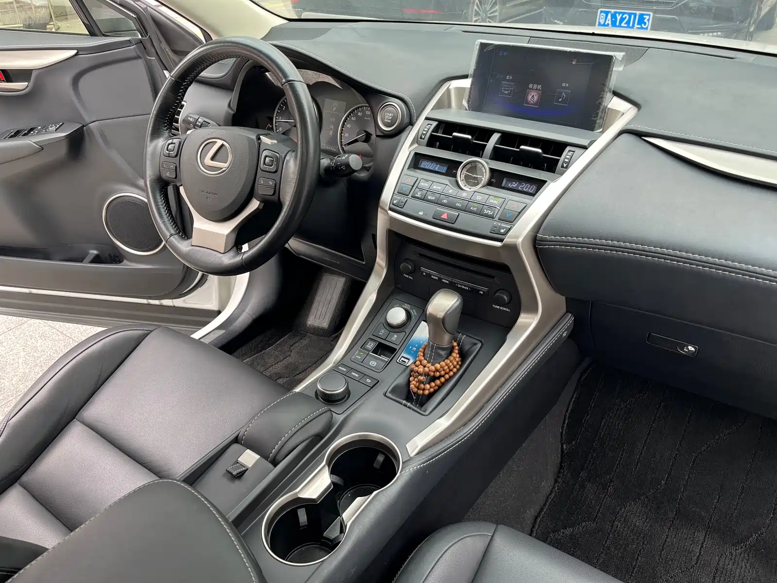 Фото 19 - Lexus NX