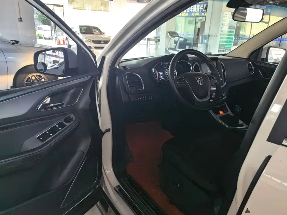 Baojun 560 2016 2015 1.8L Manual Luxury