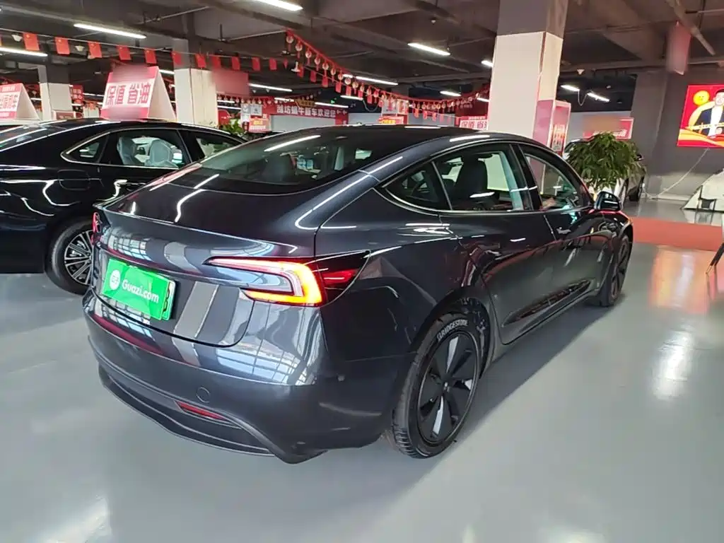 Фото 7 - Tesla Model 3