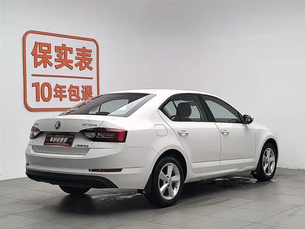 Škoda Octavia 2018 1.6L Manual Standard Edition фото 2