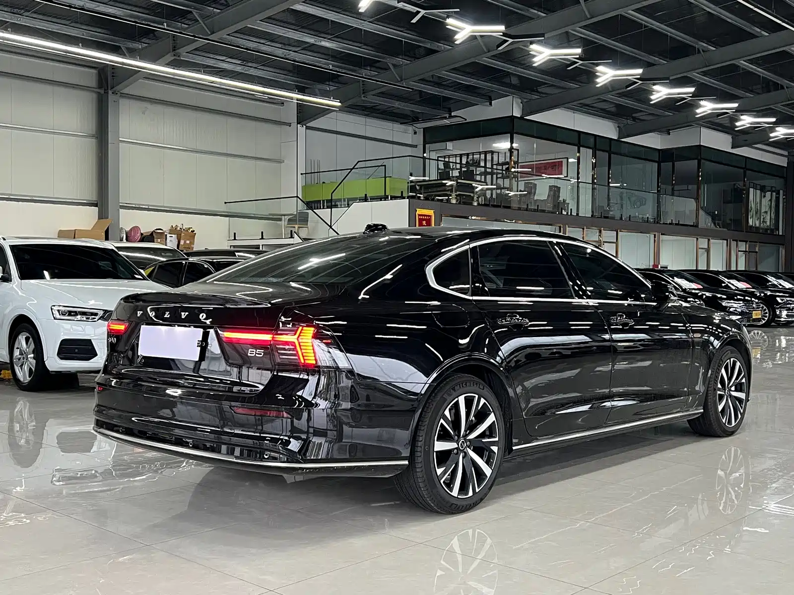 Photo 14 - Volvo S90
