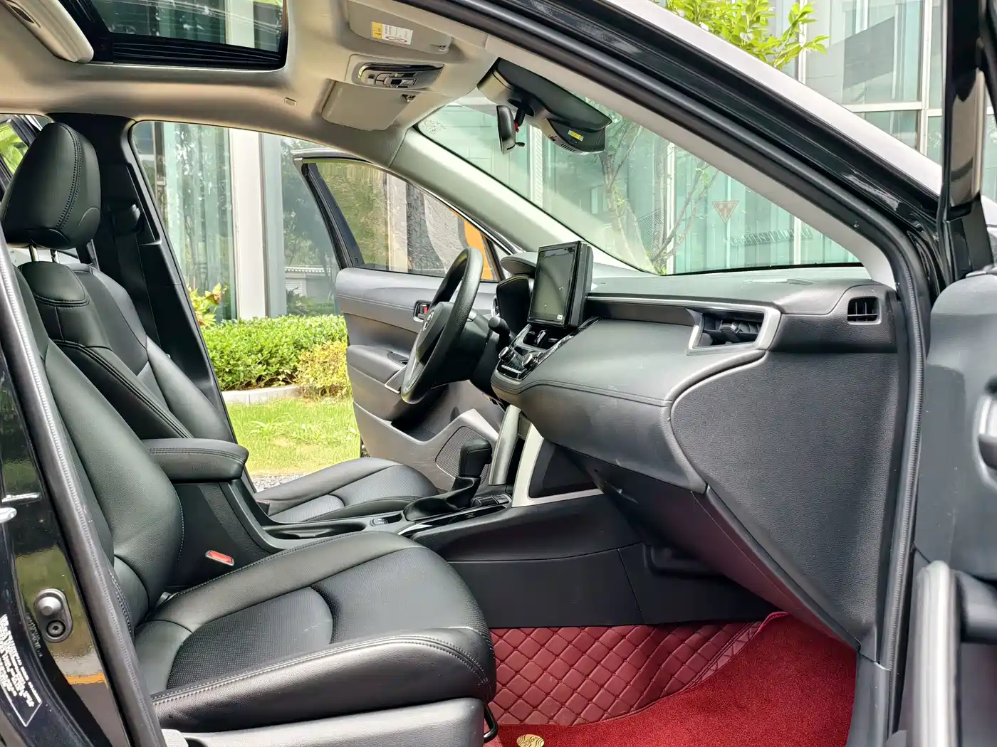Фото 28 - Toyota Corolla Cross