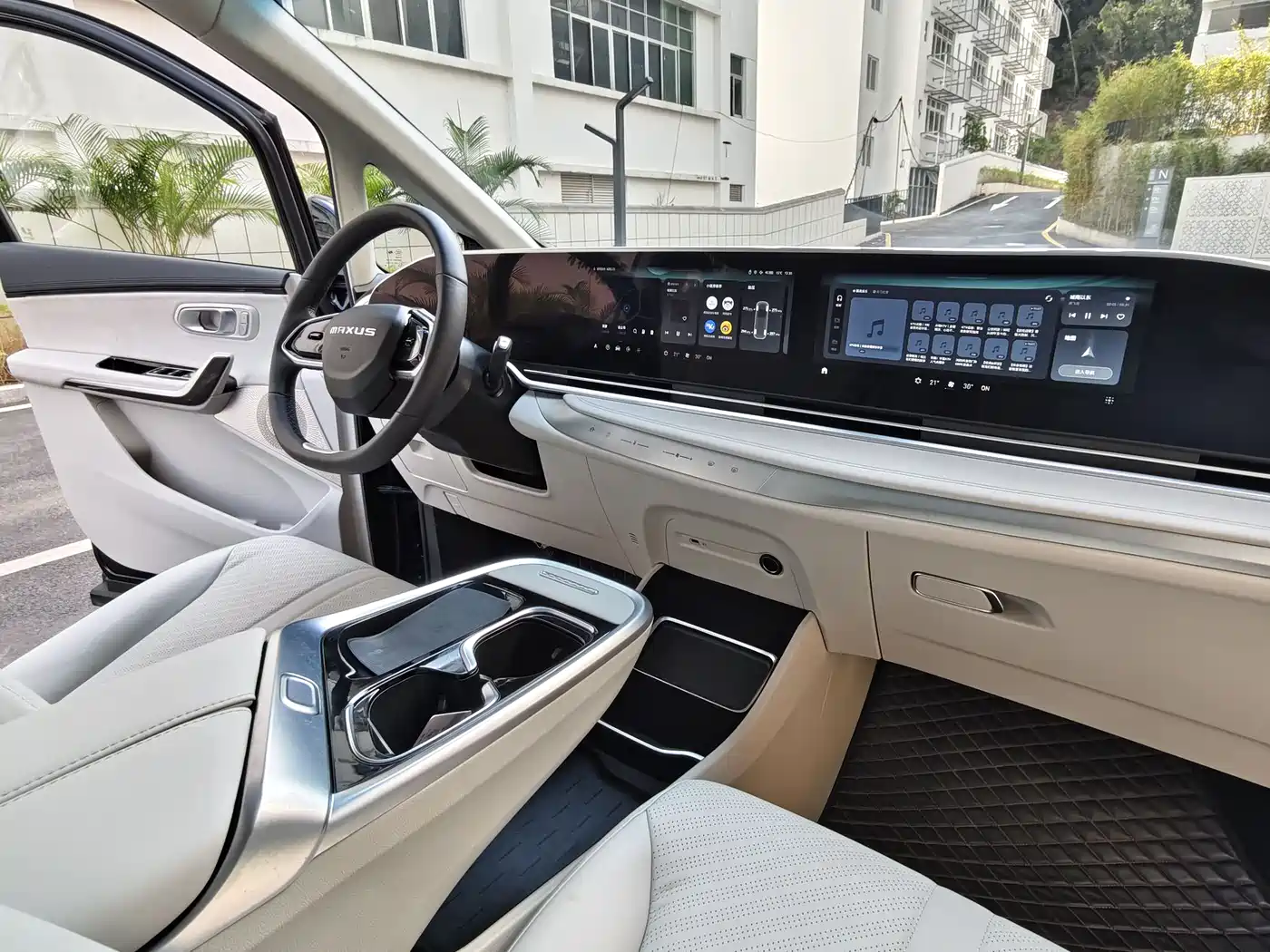 SAIC Maxus Dajia 9 2024 Super Hybrid Extended Range Alpine Edition 7-Seater фото 15