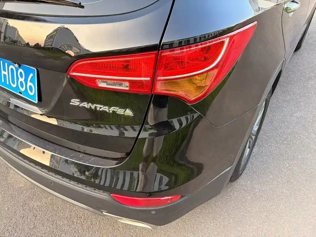 Hyundai Santa Fe 2014 2013 Model 2.4L Automatic 2WD Smart