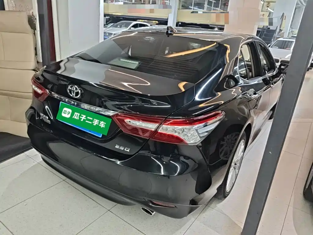 Фото 7 - Toyota Camry