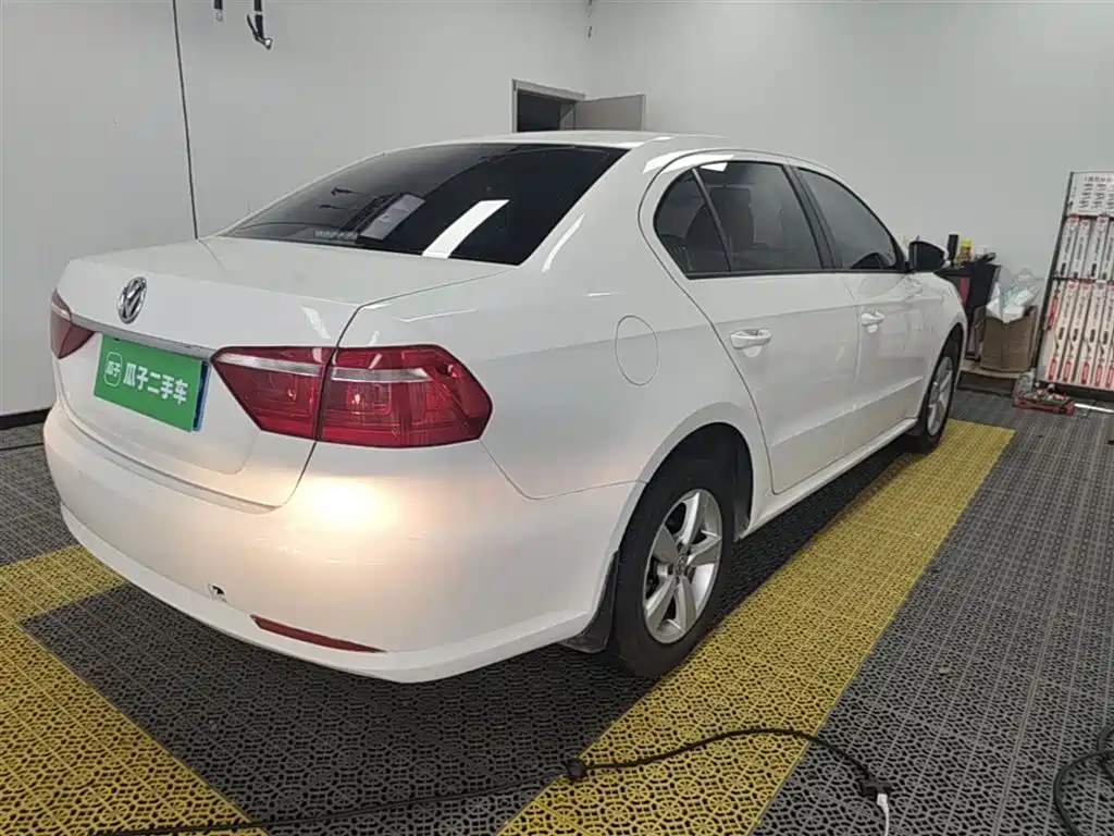 Volkswagen Lavida 2015 1.6L Automatic Trend Edition фото 7