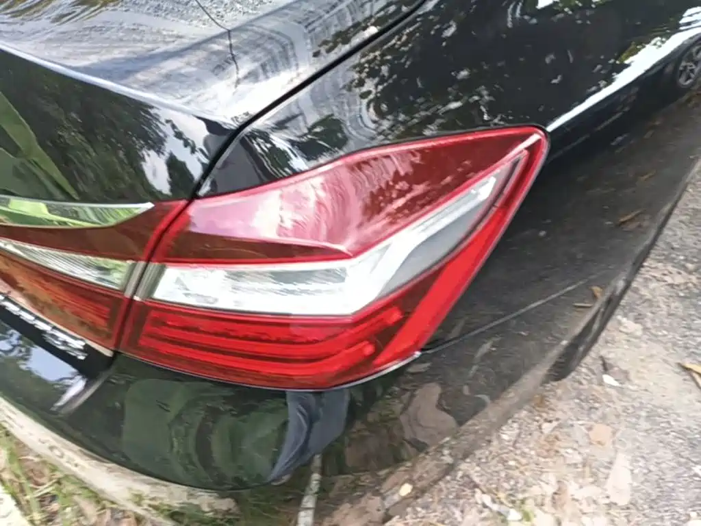 Фото 8 - Honda Accord