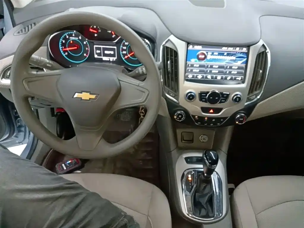 Chevrolet Cruze 2015 1.5L Automatic Fashion Navigation Edition фото 10
