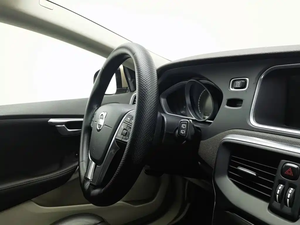 Фото 22 - Volvo V40