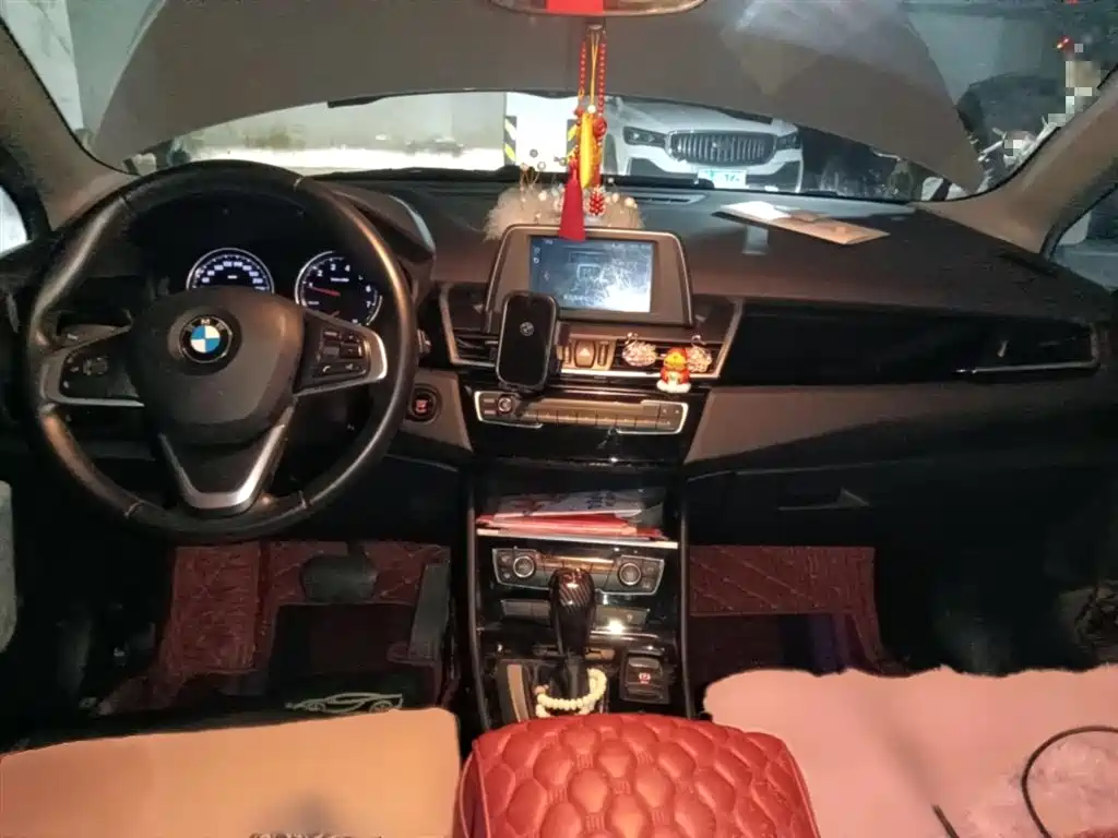 BMW 2 Series Touring 2018 218i Luxury Line фото 13