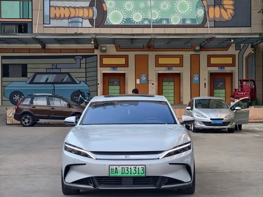 Фото 2 - BYD Han